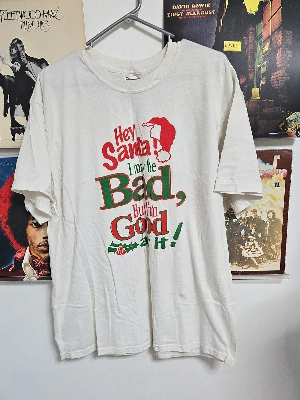 Bundle 5 Items For $25! Gildan Santa Graphic Tee XL